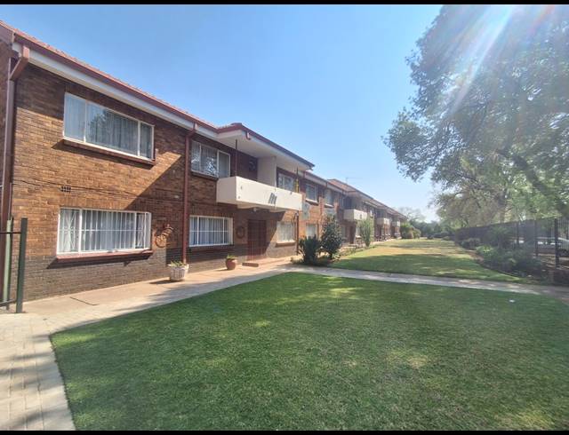 2 BEDROOM FLAT FOR SALE IN THREE RIVERS